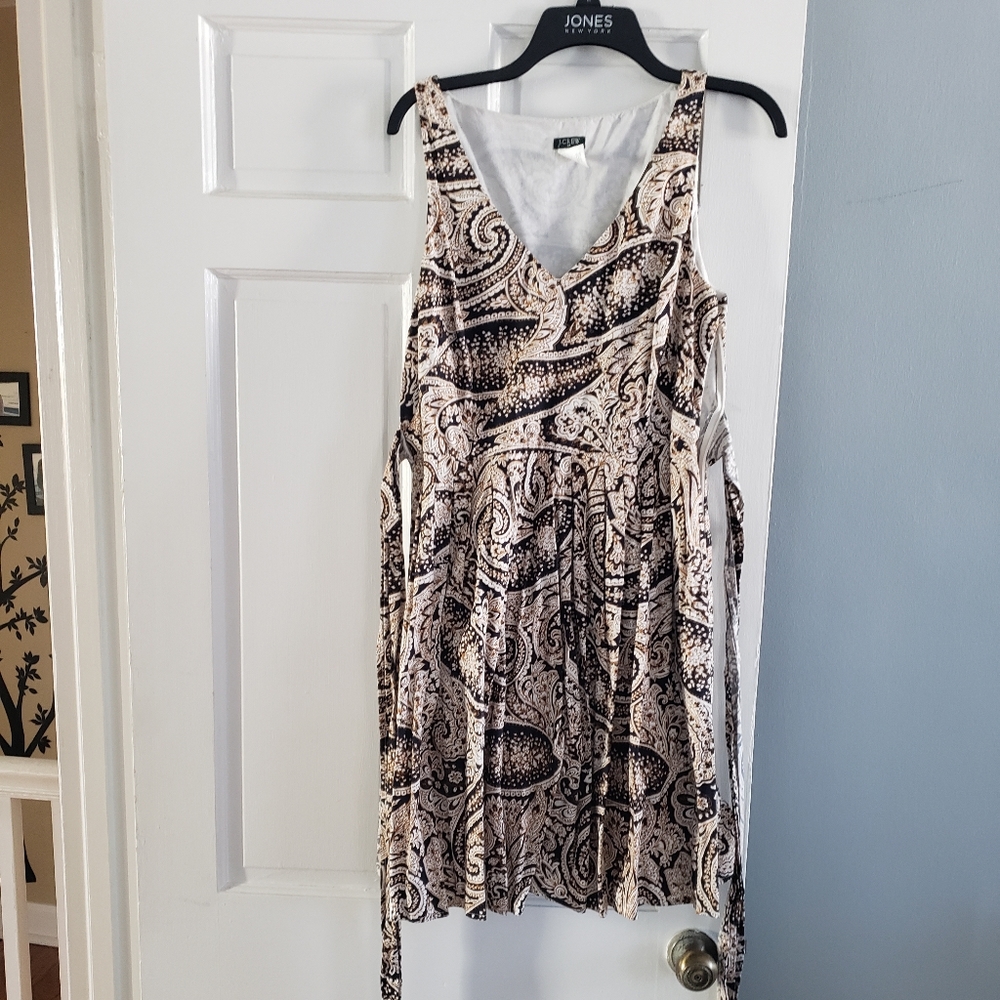 Clothes - Picture 2 of 2